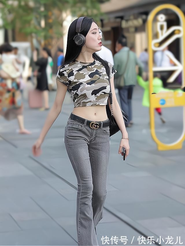 面料 黑色吊带上衣搭配牛仔裤,彰显不同时尚感,也很有时尚气质