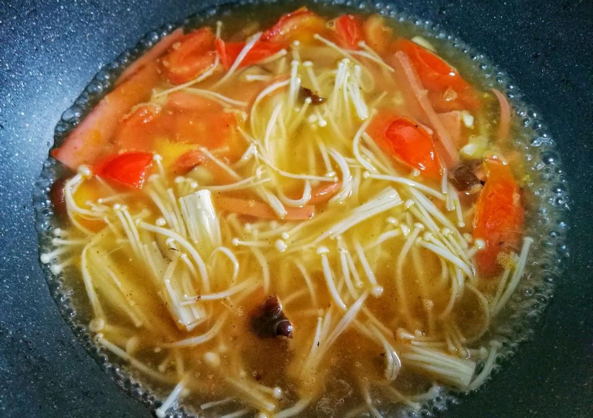 秋葵|自制美味番茄菇菌豆腐汤，食材丰富，营养更丰富