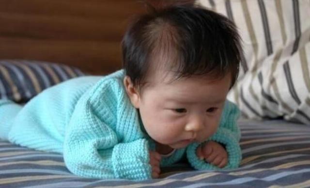 妈妈|“黑脸婴儿”走红,出生后被全家嫌弃,两个月后成功逆袭