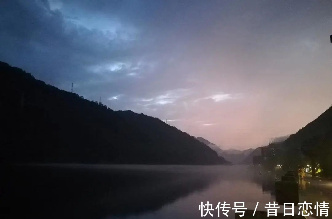 诗句|当年背到头秃的古诗,瞬间读懂了……