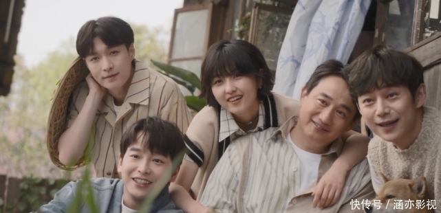 张子枫排斥张艺兴?拍兄妹照与彭昱畅很亲密,却当艺兴是背景墙