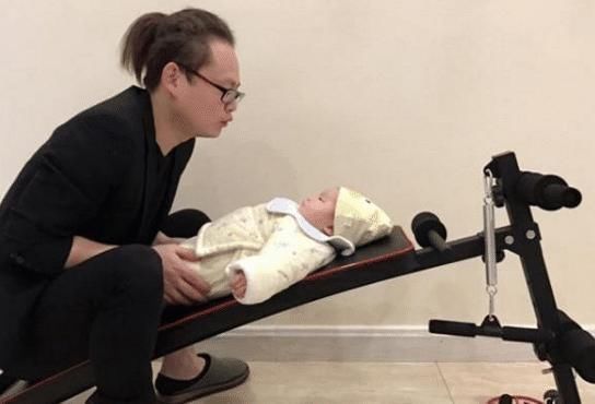 小宝宝|爸爸身负重任,在家独自一人带娃,妈妈回家突袭检查后哭笑不得