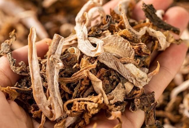 马齿苋|遇到这3种蔬菜多买些，晒干保存起来，冬天用来炖肉蒸包子都好吃