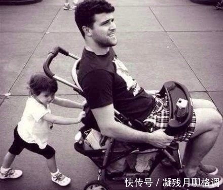 宝宝|熊爸爸带孩子: 当宝宝穿上熊爸爸的衣服之后,还是有模有样的