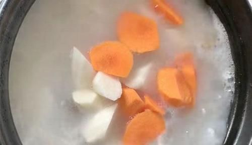 羊脊骨|天冷进补,不吃排骨也要多吃它,加一物熬一熬,汤白肉鲜,真滋补