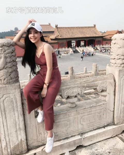 沐春风|美女街拍穿搭打底裤的小姐姐,曲线纤瘦,活力十足