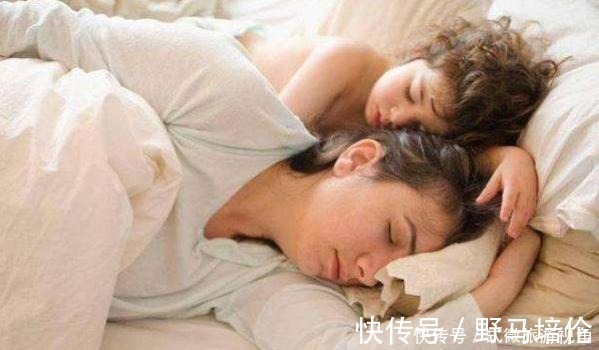 女儿|宝爸回家没找到娃,打开卧室一看,内心庆幸幸好回来得早