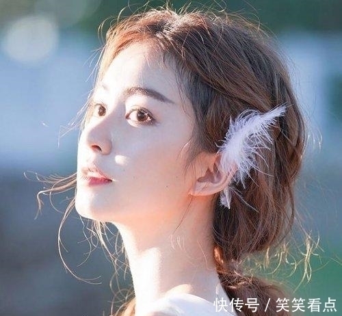 女人|女人再漂亮,也别披散头发!大年初一绑“低马尾,美得人人羡慕