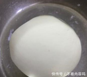  不用烤箱，如何做出软糯的紫薯饼紫薯加牛奶，轻松在家做