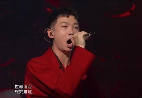 张淇|马赛克尊的“牺牲”,是《哥哥》给这位39岁歌手最体面的尊重