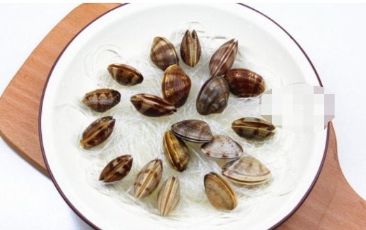 蒸着吃的花蛤更鲜美,几块钱一大盘,夏天就爱这口