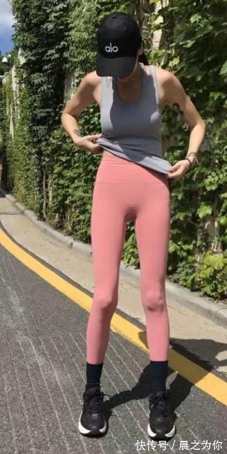 身材 打底裤穿出青春活力,动感又减龄,看起来优雅时尚