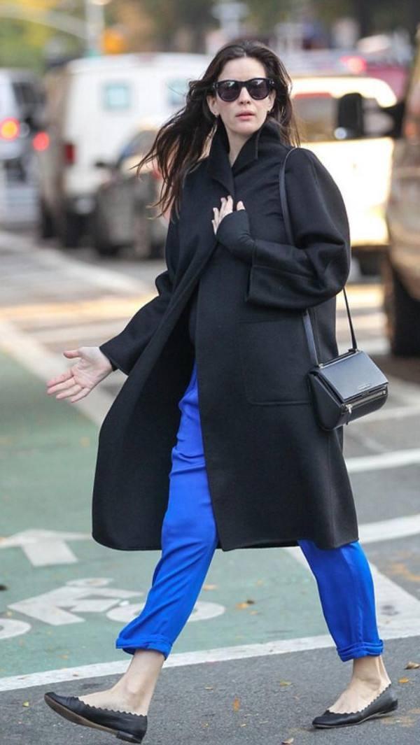 显得|谁说小个子撑不起大衣? 选对版型和搭配方式, 让你又高又美又飒!