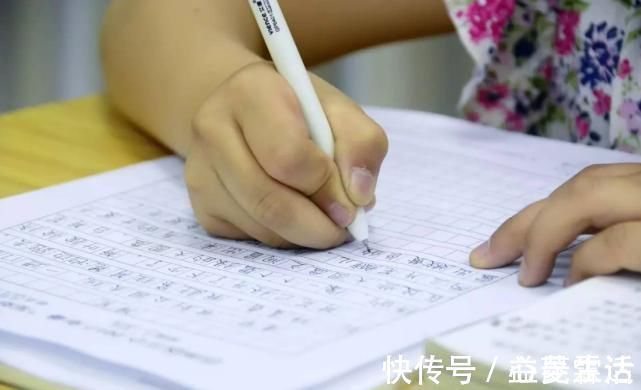 老师|阅卷老师不喜欢的4种字体,是你家孩子吗?考试时千万不能这样写