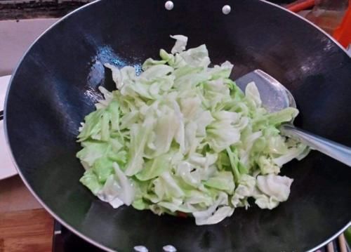 全家|此菜5元做一锅,全家围着吃!酸甜可口,早餐都省了,赛过面条