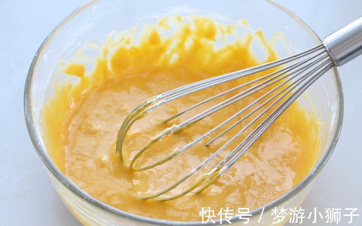 用南瓜做戚风蛋糕,细腻香甜金灿灿的,不回缩不塌陷一次就成功了
