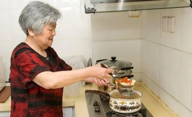 天天|岳母做的晚餐4菜1汤,天天吃到撑,网友一个月的工资都吃光了