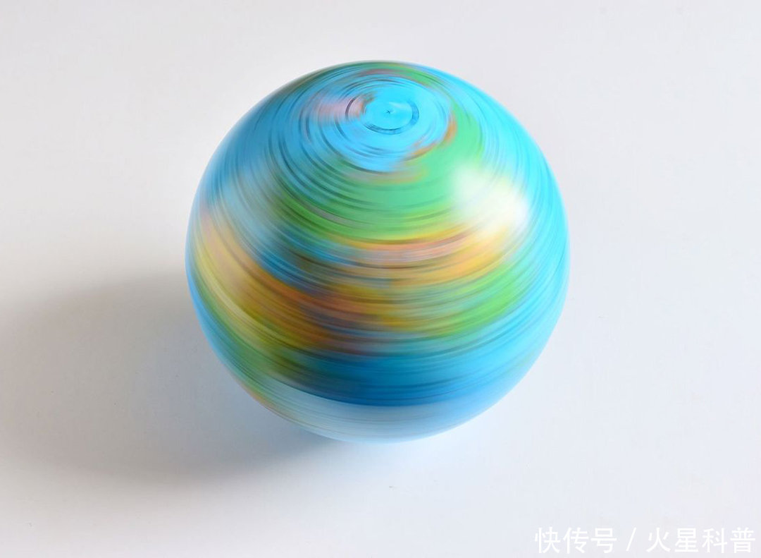 地球在自转,直升机悬停12小时后,会到达地球的另一端吗?