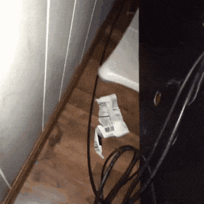 |搞笑GIF:出去聚会嫌老婆穿的不够好看