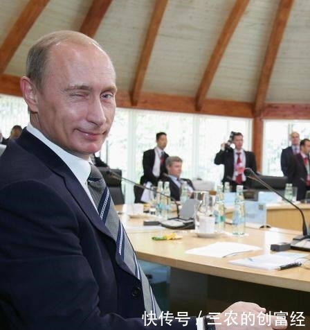 说法|普京的腕表戴在右手,这么做有啥讲究看看他走路姿势你就知道了!