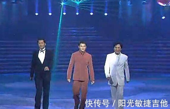 电话点歌，神仙打架，节目表演到一半去敲钟，曾经的春晚有多会玩