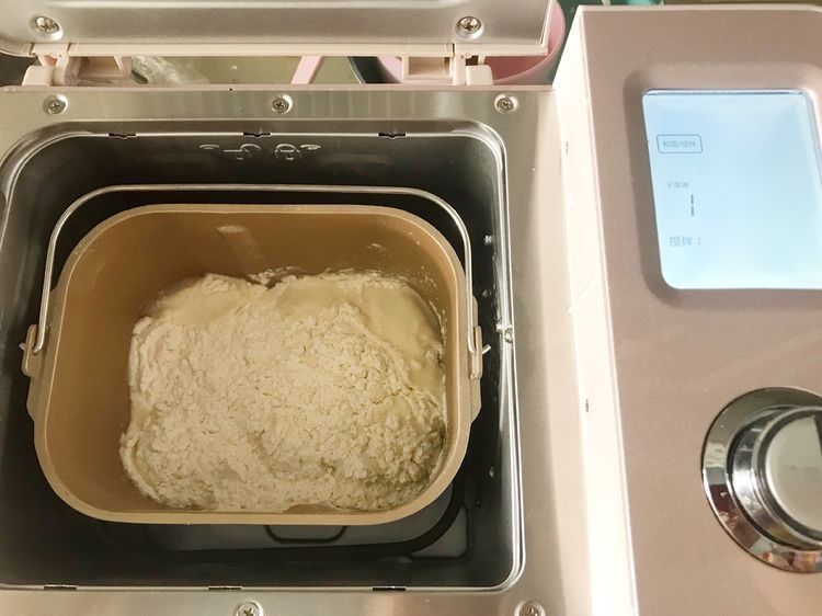 想吃油条不用出去买，自己在家也能做，蓬松酥脆还省钱