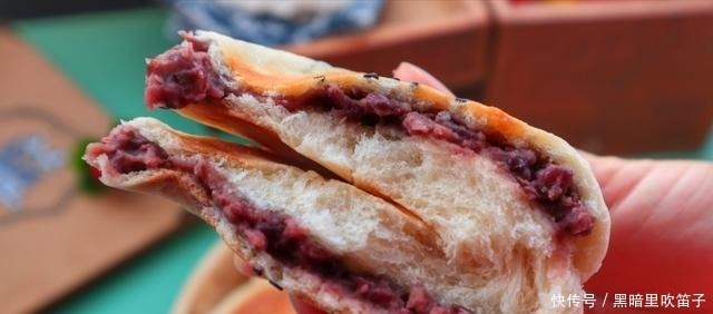 自己在家做的“日式红豆饼”,做法简单奶味浓郁,咬一口满是香甜