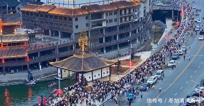 人造景区|浙江耗50亿巨资建“假古镇”，刚开业时人气爆棚，如今少有人问津！