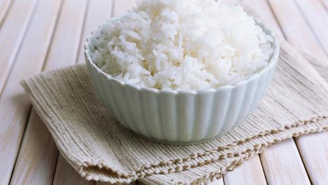 饭店里传出来的蒸米饭秘方，多放2味料，米饭粒粒分明，香软好吃