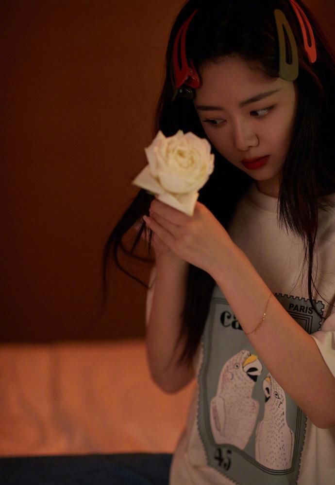 越能坚持7个好习惯的女生,五官会逐渐变深邃立体,成为素颜女神