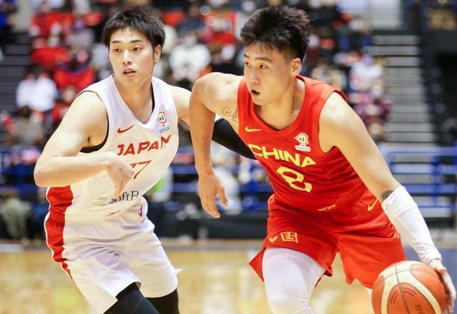 杜鋒|杜鋒笑了，手中愛(ài)將再受?chē)?guó)際籃聯(lián)力捧！廣東男籃接班人已塵埃落定