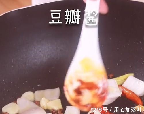 渔夫|海边的老渔夫学着像“2样”,花甲一样吐沙子,你怎么能阻止他