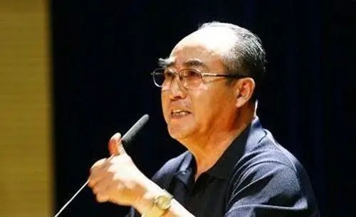 造诣@体坛健将庄则栋书法造诣很高,网友:书功不比范曾大师差!