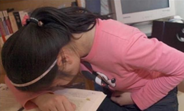 拔掉|宝宝身上长“小黑虫”,妈妈用心一颗颗拔掉,不料孩子被送去抢救