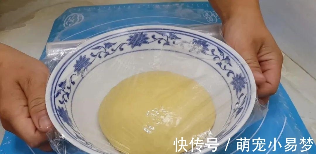 面粉这样做才好吃，撒2把芝麻，外皮焦脆又香甜，比面包烧饼好吃