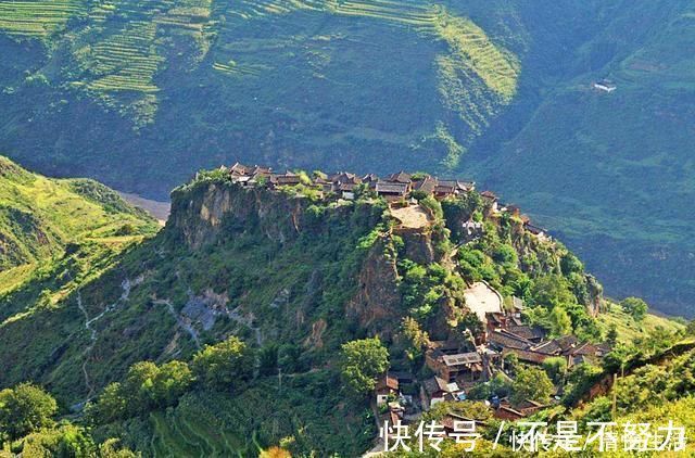 宝山村|一块巨石上建了108户，网友世外桃源，村民你们住得惯再说吧