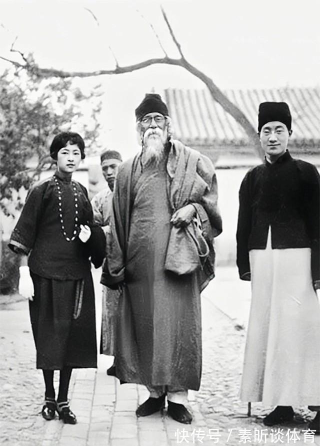 沈从文@徐志摩身死,林徽因疯抢《康桥日记》,沈从文:她躲过了一场祸乱