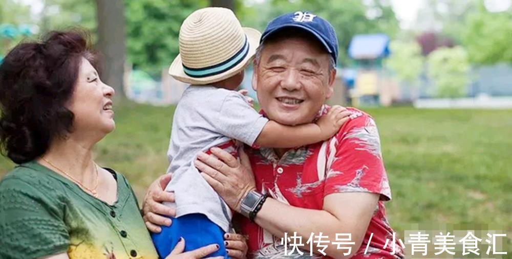 生娃|生娃后，宝妈选择继续上班还是在家带娃，过得完全是两种生活