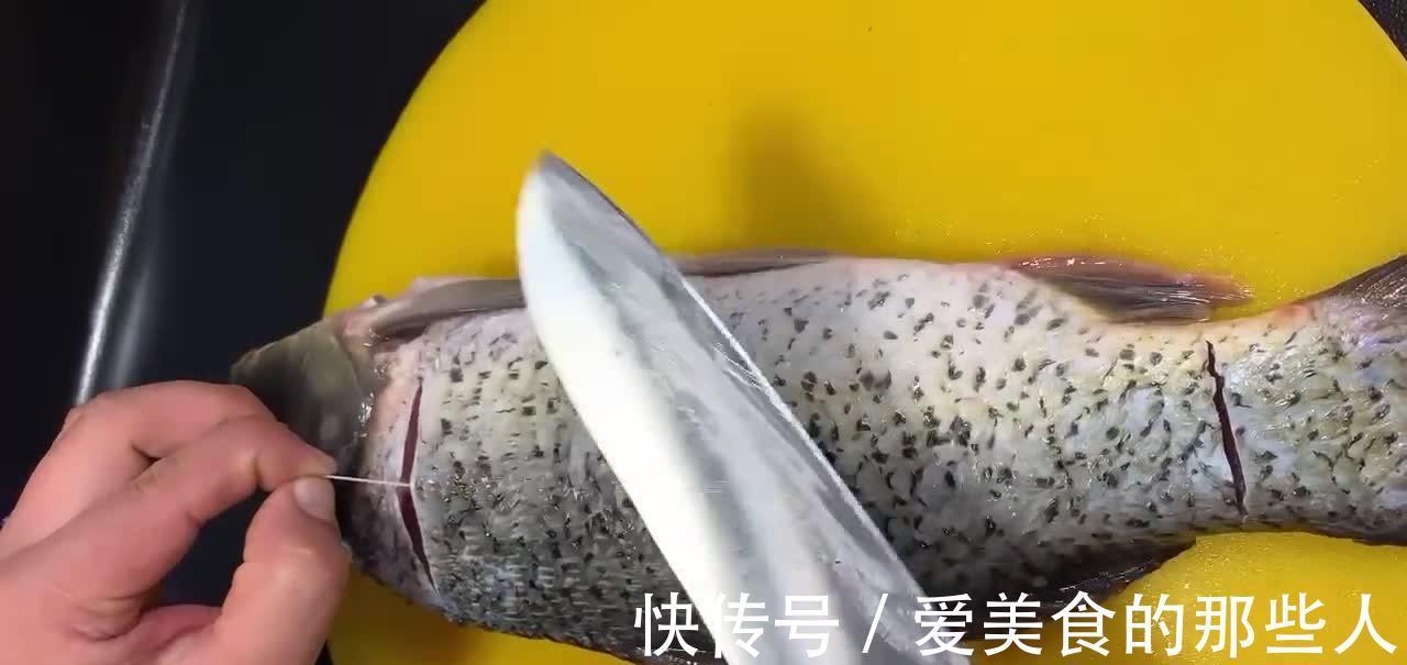 家常版酱焖鲤鱼的做法,鲜嫩味美酱香入味,一道超级美味的下饭菜