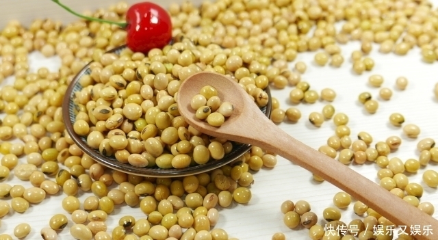 女性40岁之后衰老加速,营养师:多吃3种食物,帮你延缓衰老