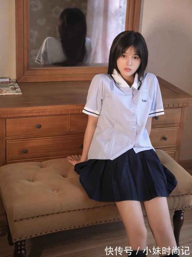 JK 漂亮女孩子更适合穿JK衬衫搭配短裙,散发着青春的气息,漂亮美女