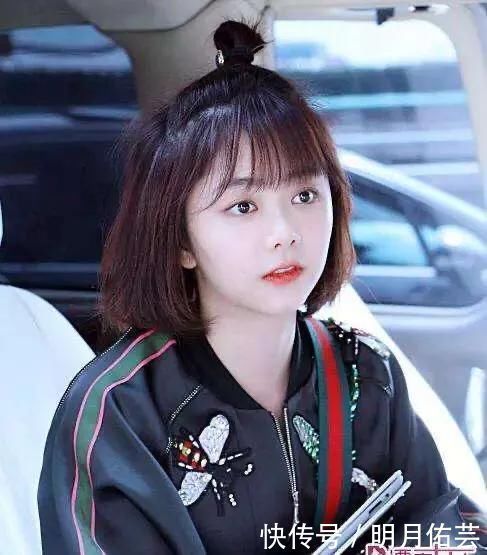 发型|发际线比较高的女生,尽量少梳这3种发型,否则发际线会上移!