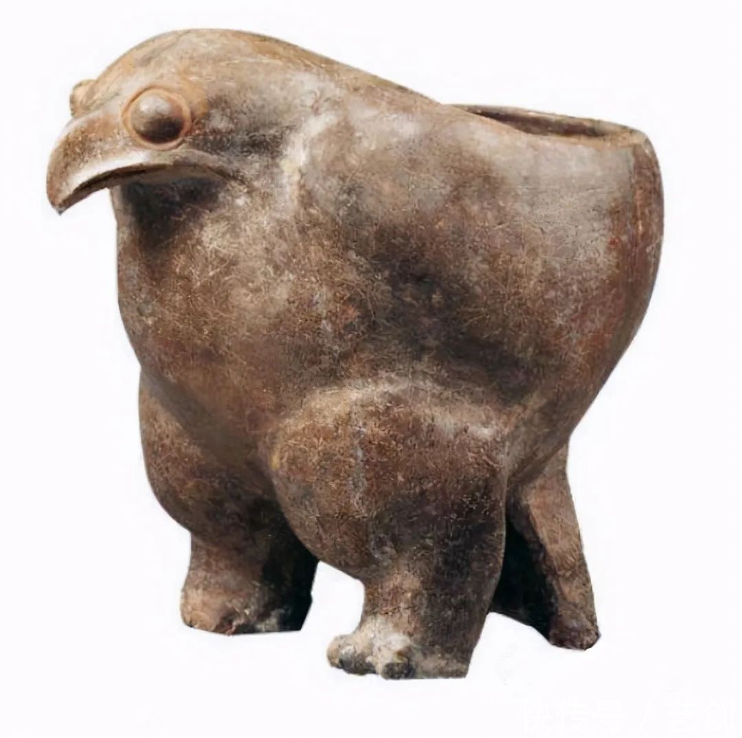 老农犁地捡到一个陶罐,当作“鸡食盆”,鉴定后:国宝级文物-艺创网