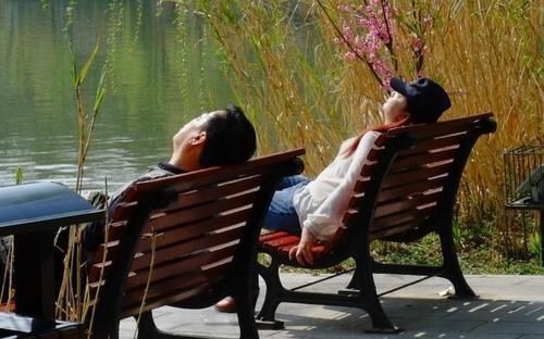 骨骼|世卫组织呼吁停止食用,比味精还伤骨骼,提醒父母:尽早撤下餐桌