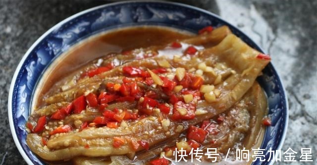 搅拌均匀|茄子换种吃法,一蒸二煎三焖,香味浓郁口感滑嫩,盖饭算一绝!