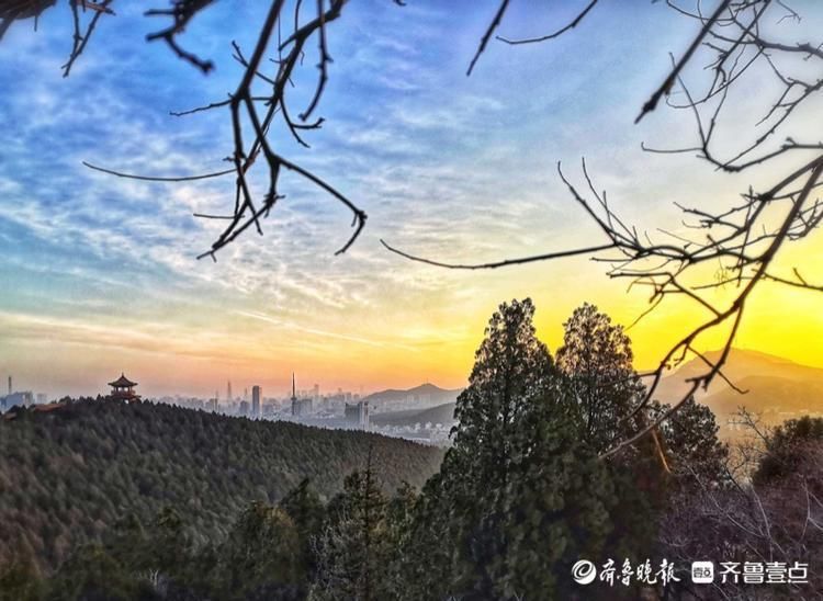 冬日|旭日东升绚烂多姿！冬日清晨济南英雄山风景区太美了！