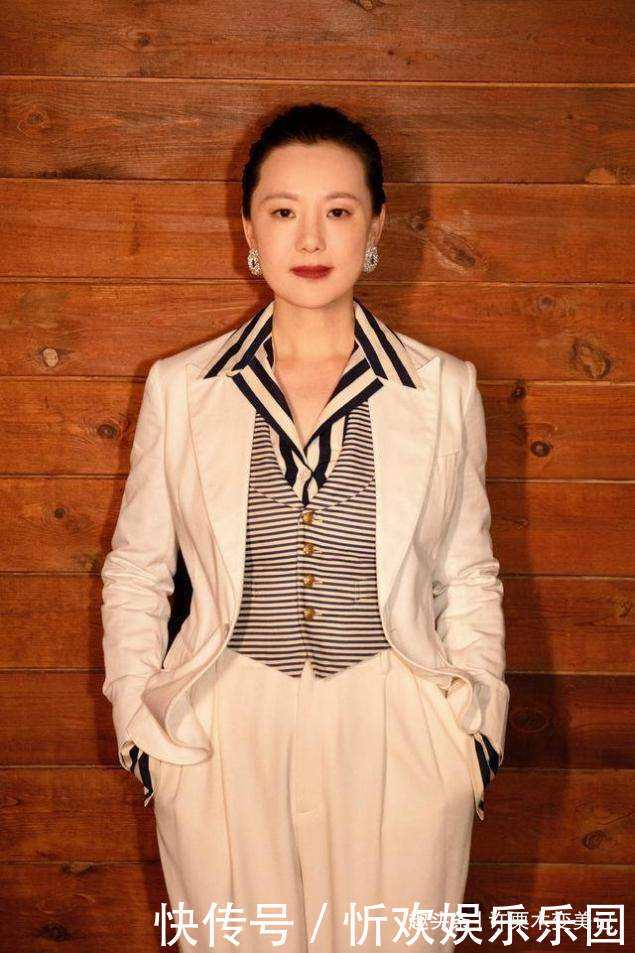 女人过了40岁尽量别穿卫衣配阔腿裤,推荐孟晚舟5套搭配,真优雅