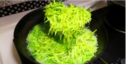 三鲜|萝卜包饺子,原来这么好吃,调馅有秘诀,比三鲜和肉馅都好吃,香