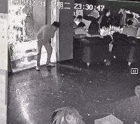 |搞笑GIF段子:狗子:这么多大风大浪都过来了,没想到最后还是翻船了