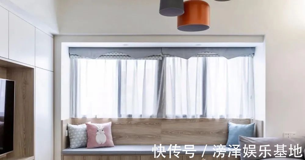 阳台|如果你家客厅是带飘窗的户型，就偷着乐吧，比阳台还漂亮实用！